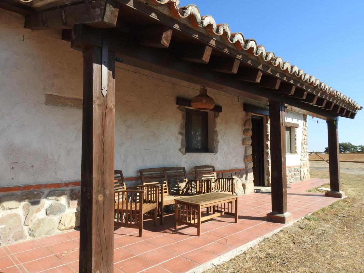 Eco-Lodge En La Reserva Privada Campanarios De Azaba - Proyecto De Conservacion Espeja 外观 照片