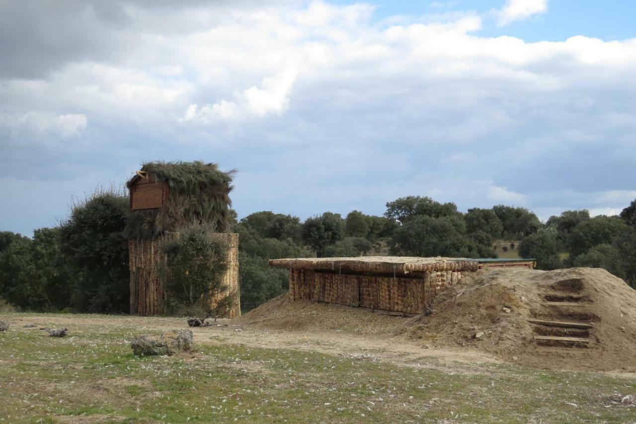 Eco-Lodge En La Reserva Privada Campanarios De Azaba - Proyecto De Conservacion Espeja 外观 照片